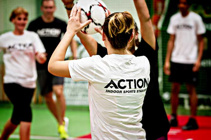 Indoor Netball in action