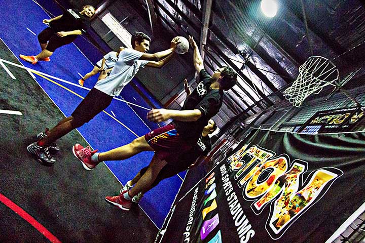 Indoor Netball in action